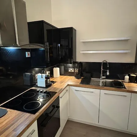 Ultra - Walk To It - 4 Guests Apartment *