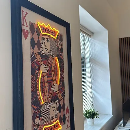 Ultra-central Loft Penthouse Sky Sports & Movies Leeds (West Yorkshire)