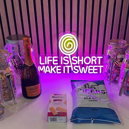 Ultra-central Loft Penthouse Sky Sports & Movies Lägenhet *