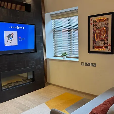 Ultra-central Loft Penthouse Sky Sports & Movies *