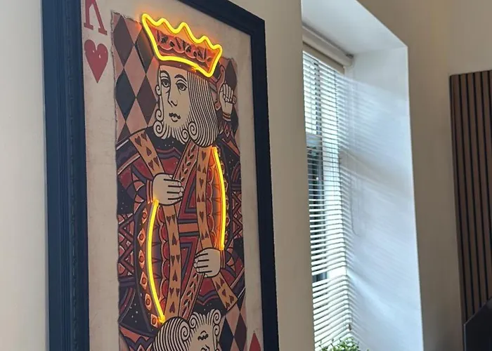 Ultra-central Loft Penthouse Sky Sports & Movies Leeds (West Yorkshire)