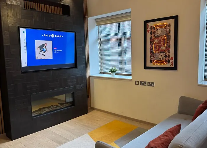 Ultra-central Loft Penthouse Sky Sports & Movies *